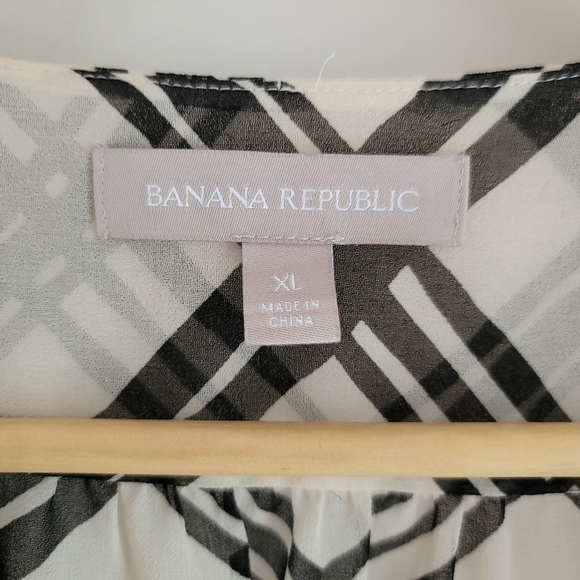 Banana Republic women's XL sheer black & white top - Picture 2 of 6